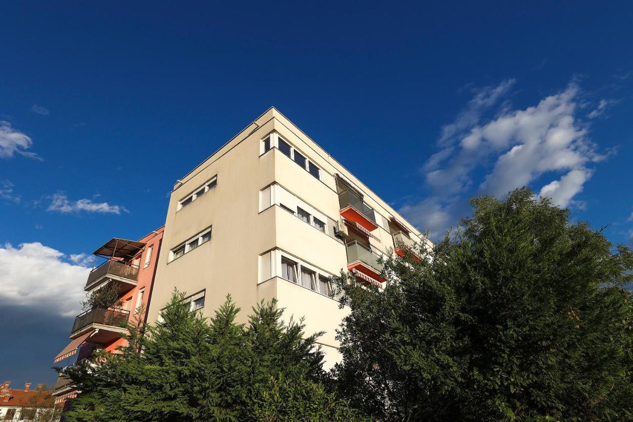 Apartment Leon - Sea View Rijeka Exteriör bild
